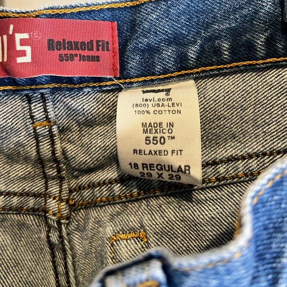 Vintage Levi’s Shorts - Picture 2 of 3